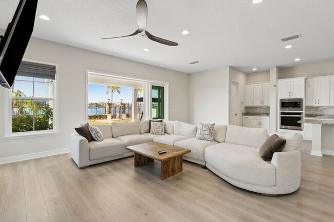 Building Photo - 401 Marquesa Cir