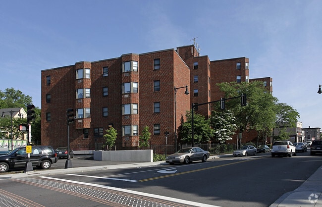 Primary Photo - Peabody/Englewood