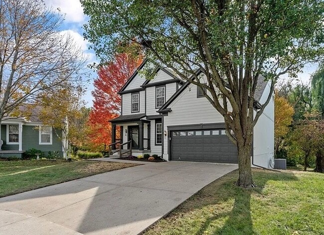 Building Photo - Spacious and Elegant 4 BR 3.5 BA Home in Olathe!