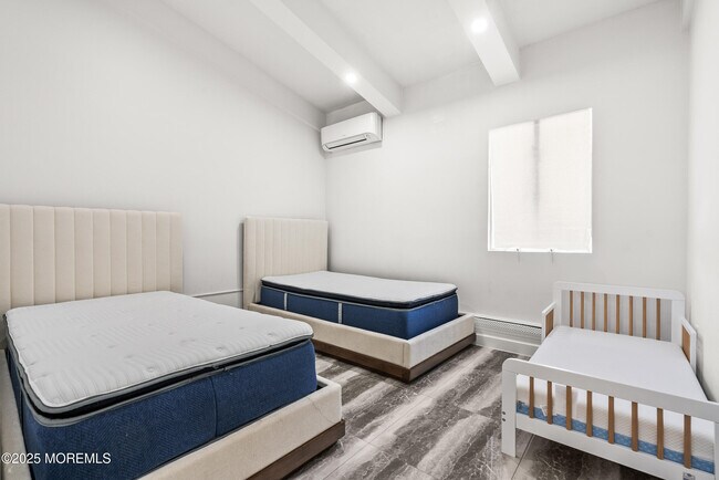 Building Photo - 512 Deal Rd