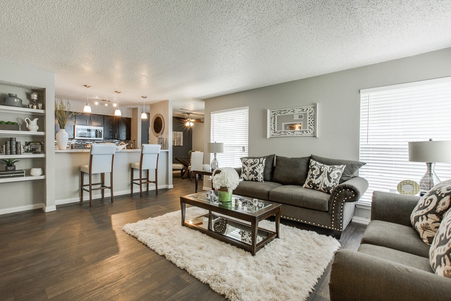 The Residence on Lamar 1224 E Lamar Blvd Arlington TX 76011