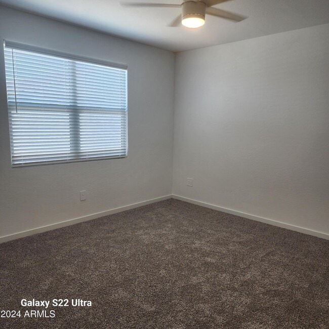 Building Photo - 40150 W Wade Dr