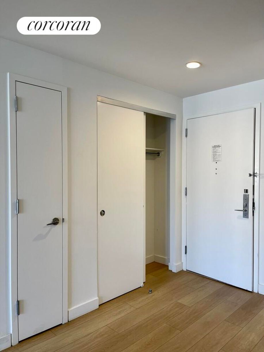 Building Photo - 550 W 45th St