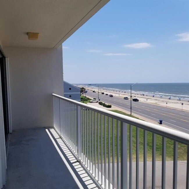 Building Photo - 7700 Seawall Blvd