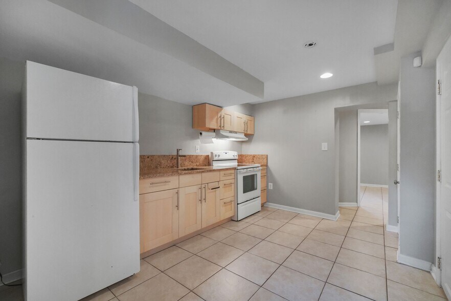 Building Photo - 318 Farragut St NW