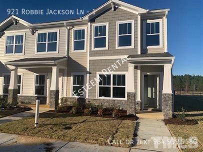 Building Photo - 921 Robbie Jackson Ln