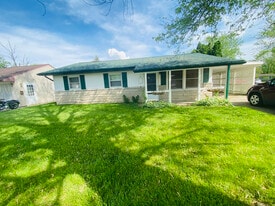 Building Photo - 2905 S Chippewa Ln