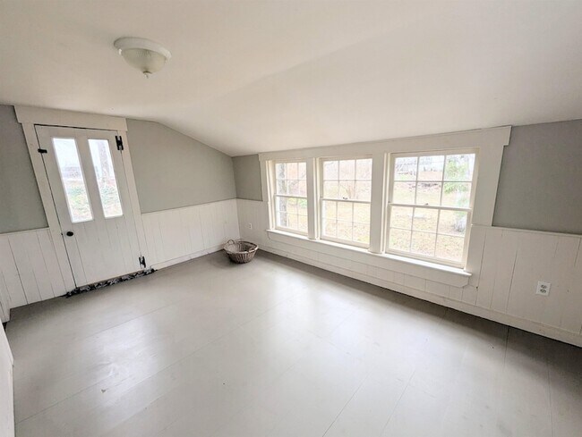 Building Photo - 33 Old Cemetery Rd