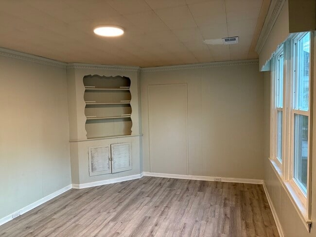 Building Photo - 225 Poplar St