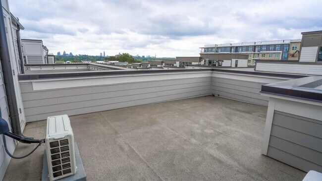 Building Photo - 2155 Burnside Dr NW