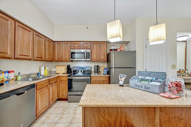 Building Photo - 12562 International Dr