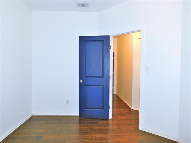 Building Photo - 717 Pace Dr