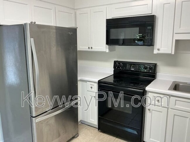 Building Photo - 3204 N Wimbledon Dr