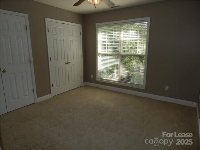 Building Photo - 307 Alabarda Ln