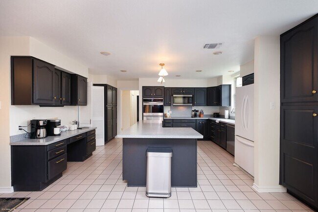 Building Photo - 6605 Countess Adria St