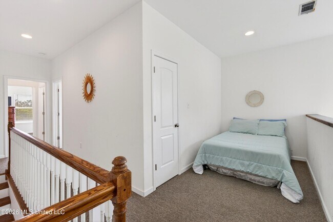 Building Photo - 153 Markham Dr