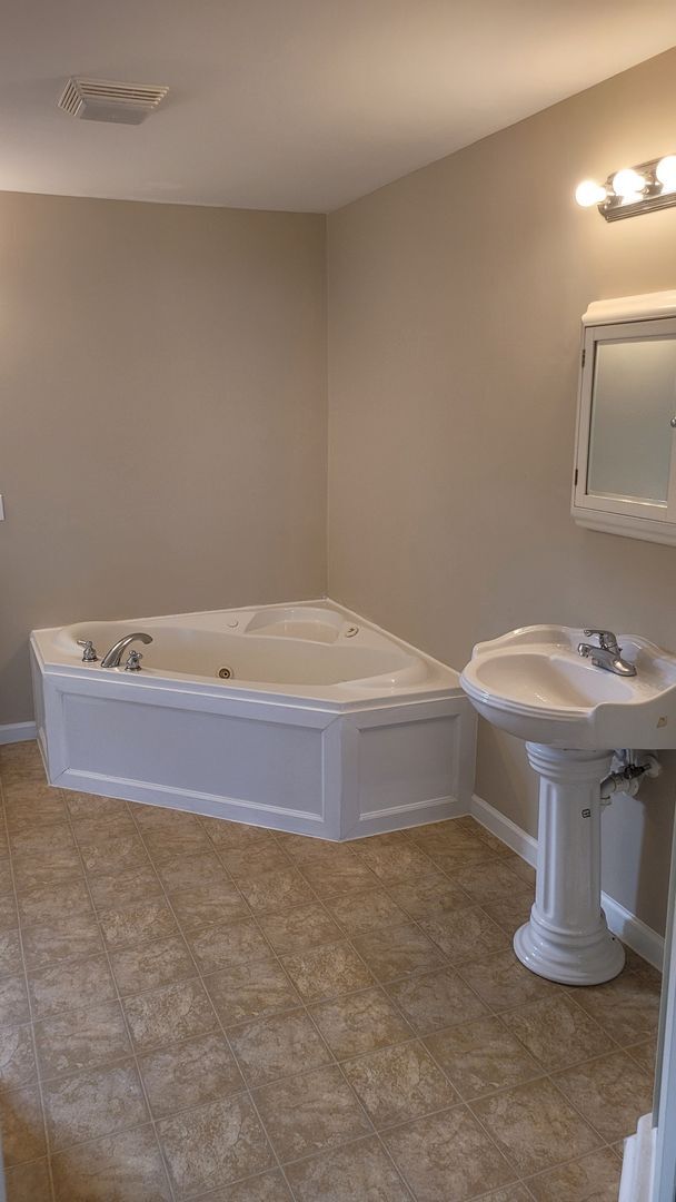 Building Photo - Spacious Home In Garner