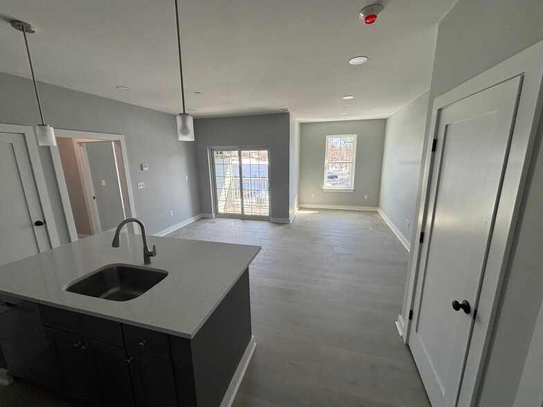 Building Photo - 12 Station St