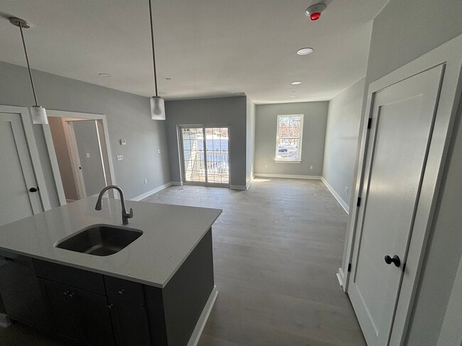 Building Photo - 12 Station St