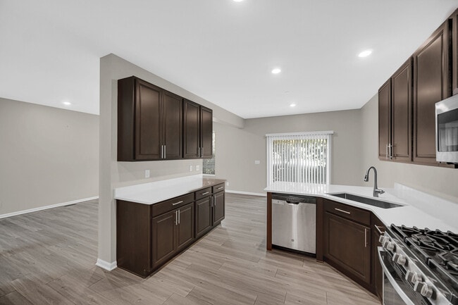 Building Photo - 1115 Goldfinch Ave