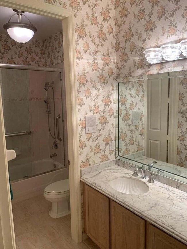 Building Photo - 11301 Edgewater Cir