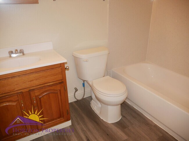 Building Photo - 1522 Los Robles Blvd