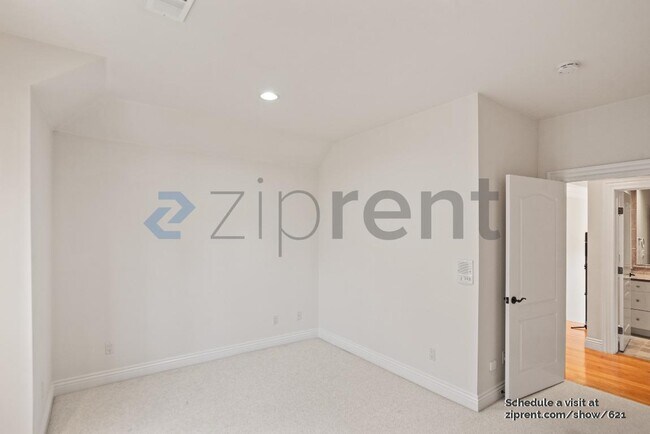 Building Photo - 1320 Drake Ave