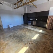 Building Photo - 136 E Cypress St