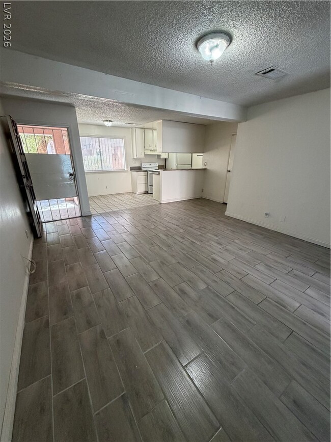 Building Photo - 2236 E Desert Inn Rd