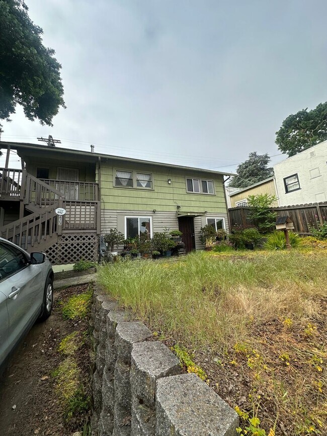 Building Photo - 825 Carolina St