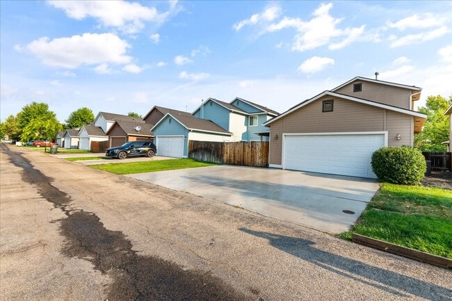 Building Photo - 115 W Lava Falls Dr