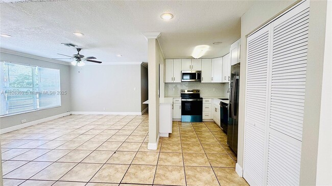 Building Photo - 531 SW 38th Terrace