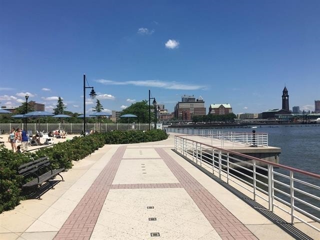 Building Photo - 1 Shore Ln