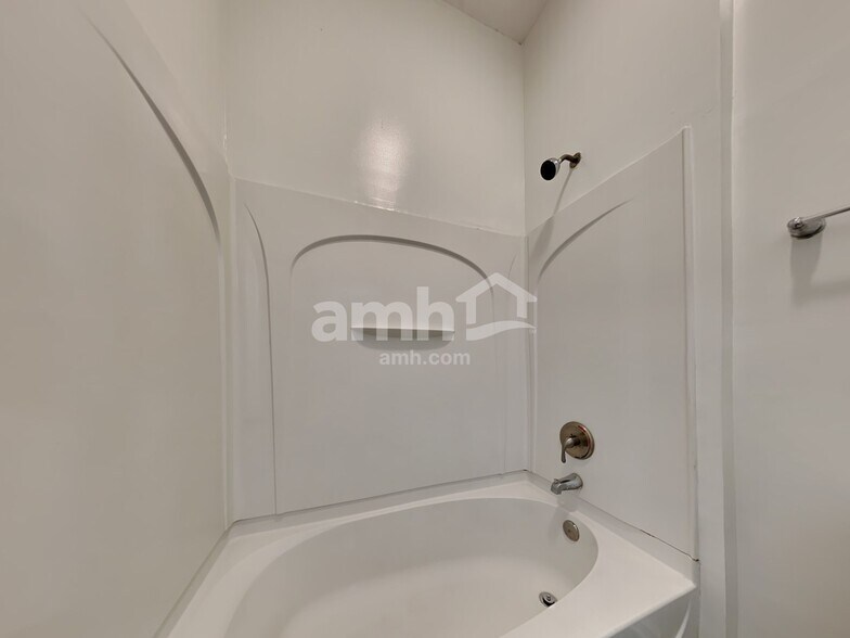 Building Photo - 9168 Mill Grove Dr