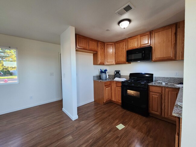 Building Photo - 151 Amberidge Dr