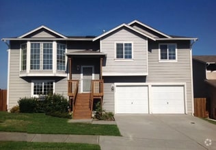 Building Photo - 4BR Split Level