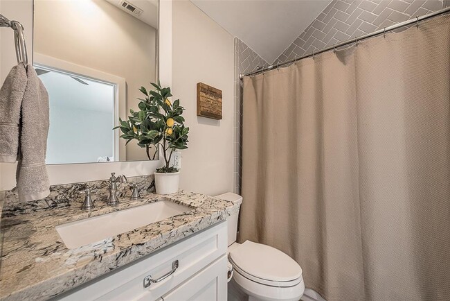 Building Photo - 127 5th St