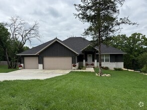 Building Photo - Gorgeous 4Bedroom House, on spacious 2 acres