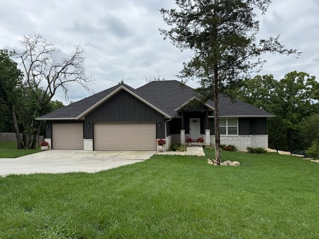 Primary Photo - Gorgeous 4Bedroom House, on spacious 2 acres