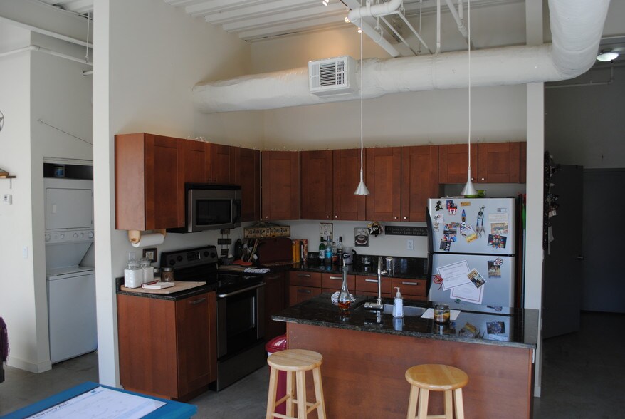 Building Photo - 1075 Baxter St
