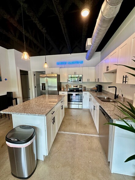 Building Photo - 293 Plus Park Blvd