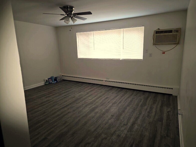 Building Photo - 14605 Des Plaines St