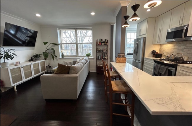 Building Photo - 939 Longfellow St NW