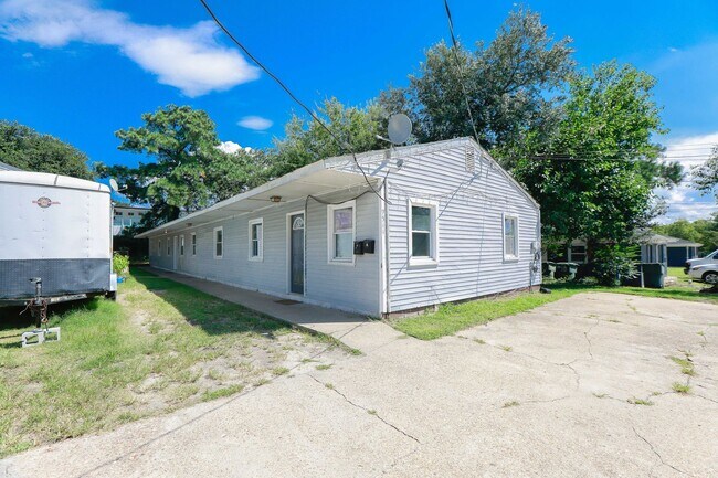 Building Photo - 9544 20th Bay St