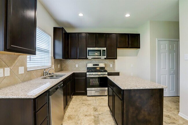 Building Photo - 18626 Each Elm Way
