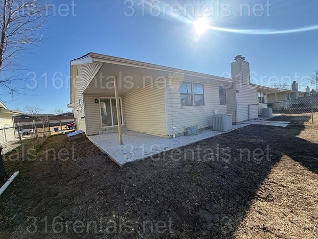 Building Photo - 3113-3115 S Bunker