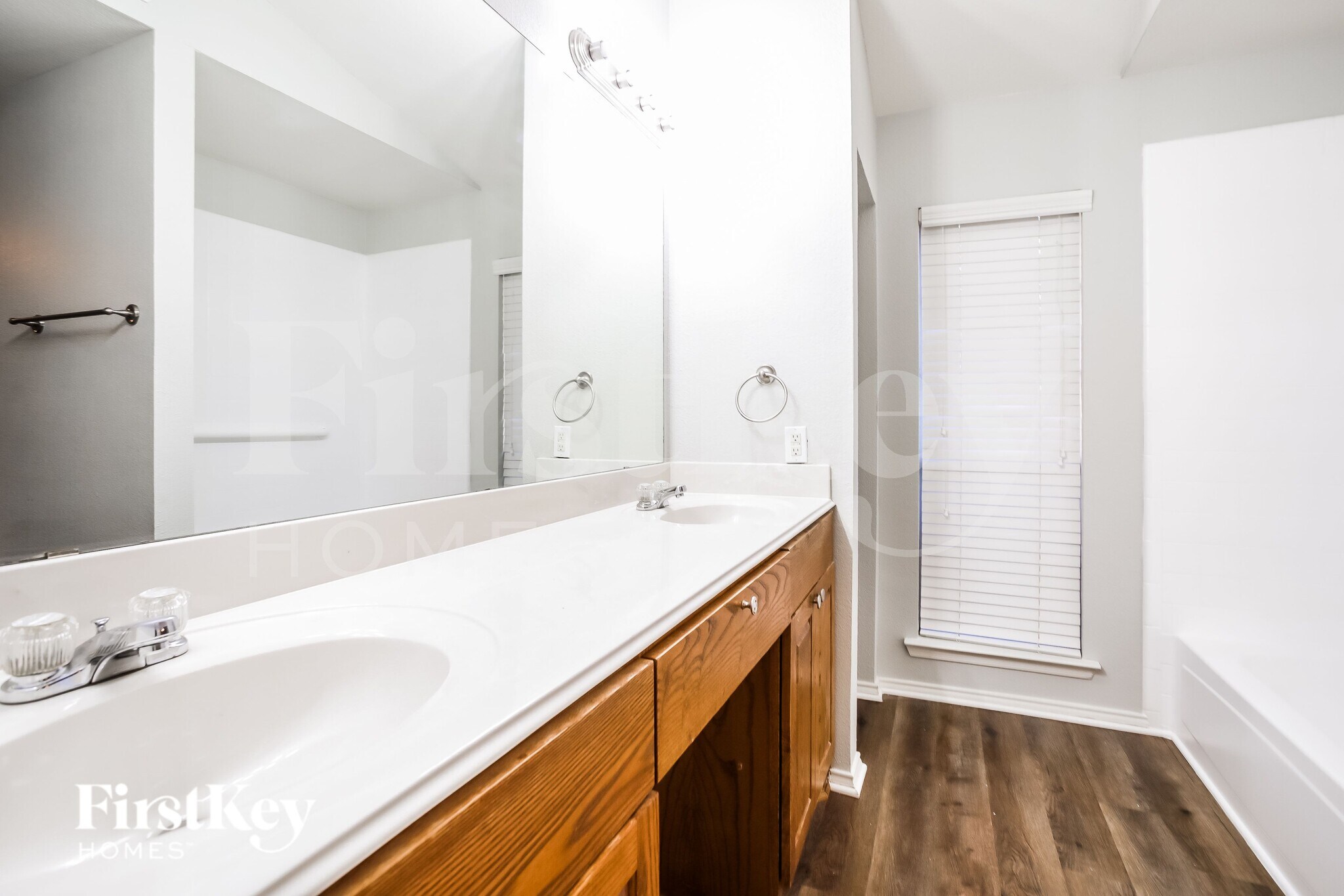 Building Photo - 1502 Barbara Ln