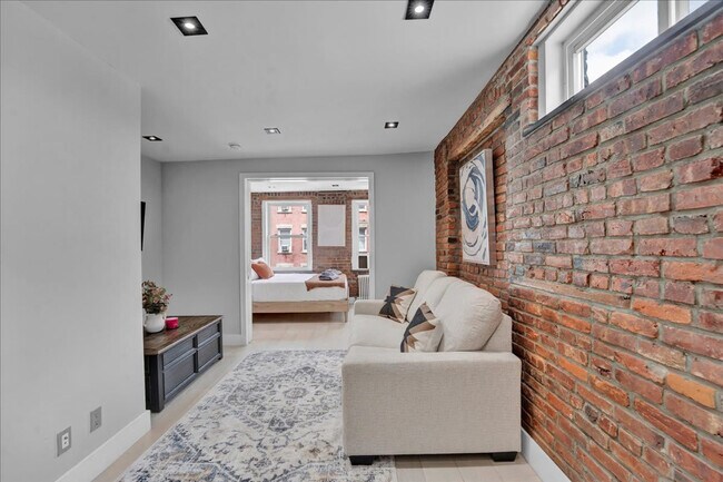 Building Photo - 120 Mulberry St