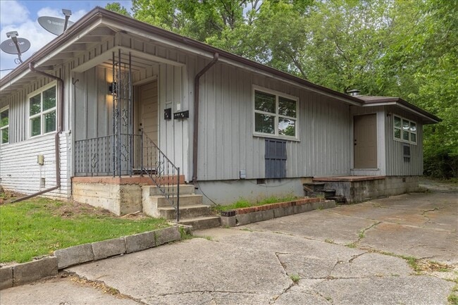 Building Photo - 522 S Duncan Ave