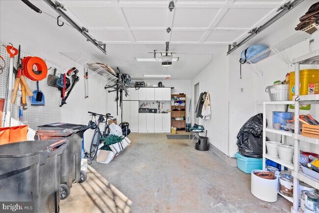 Building Photo - 2071 Van Tuyl Pl